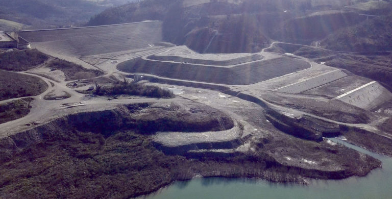 Scopri di più sull'articolo Opere di stabilizzazione e messa in sicurezza del versante destro dell’invaso e del manufatto di presa della Diga di Casanuova sul fiume Chiascio